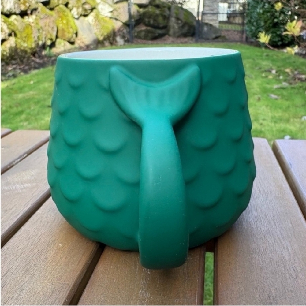 Starbucks Holiday Christmas 2025 Green scales Siren Mermaid Tail Handle Mug 14oz - Picture 5 of 6